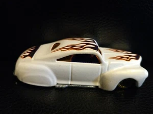 Hot Wheels Tail Dragger blanco perla con llamas diecast 1997 Malasia usado - Imagen 1 de 6