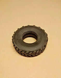 Truck/Mil. Geländereifen 70x30x20 mm Gummi Hohlkammer ca.1:14-1:16 (1 Stück) - Bild 1 von 3