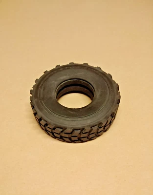 Truck/Mil.  Geländereifen  70x30x20 mm Gummi Hohlkammer ca.1:14-1:16 (1 Stück) - Bild 1 von 3