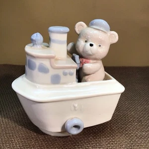 ArtMark Porzellan Spieluhr Figur Bär im Schlepper spielt Anker weg - Bild 1 von 5