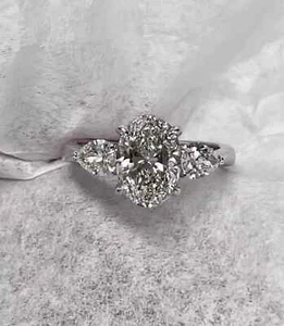 Anello di Fidanzamento Tre Pietre 1,70Ct Taglio Ovale Diamante Coltivato in Laboratorio Oro Bianco 14K - Foto 1 di 9