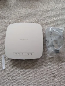 Netgear ProSAFE Dual Band Wireless AC Access Point WAC730 - Bild 1 von 2