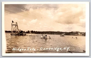 Postal RPPC de nadadores y una plataforma de buceo alta en Hedges Lake, Cambridge, Nueva York - Imagen 1 de 2