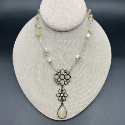 Collar Distintivo Flor VCLM Alambre Flotante Lavalier Lágrima Cuelga Tono Crema Foto 1 de 4