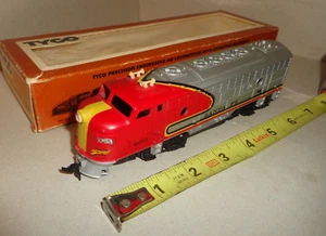 VERY NICE VTG HO Scale TYCO Santa Fe 4015 Train Diesel Locomotive Dummy Engine - Picture 1 of 4