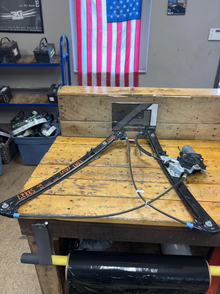 2000-2006 BMW X5 Right Front Door Regulator & Motor Assembly - Image 1 of 4