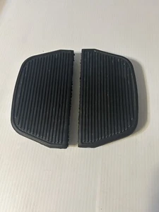 Juego de 2 almohadillas de goma gruesas para estribo de pasajeros Harley Davidson OEM #50606-06. - Imagen 1 de 10