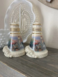Lenox 2002 Thomas Kinkade Leuchtturm Salz und Pfeffer Leuchtfeuer der Hoffnung Streuer Set - Bild 1 von 5