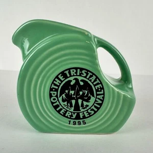 Fiesta Fiestaware Seamist grün 1995 Tri-State Pottery Festival Mini Disc Krug - Bild 1 von 6