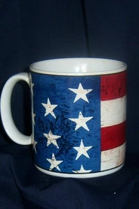 Taza Warren Kimble Sakura Colonial 1997 Estrellas Rayas Bandera Americana - Imagen 1 de 3