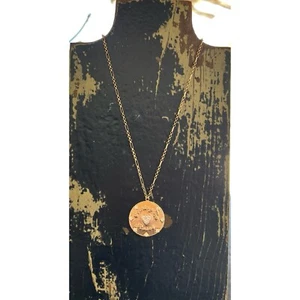 Collar colgante con dije francés Anthropologie - Imagen 1 de 8