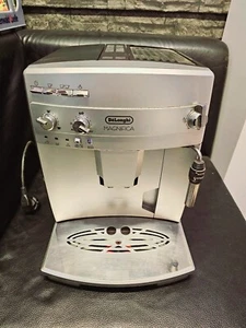 Delonghi De Longhi Esam 03.120 Kaffeeautomat grau/silber - Bild 1 von 1