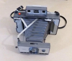 Polaroid 320 Automatic Land Camera in case with accessories - Picture 1 of 11