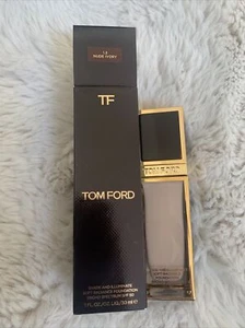 Tom Ford Fondotinta Shade And Illuminate Soft Radiance (1.3 Nude Ivory) (30 ml) - Foto 1 di 3