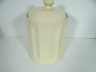 Bote grande con paneles Williams Sonoma blanco roto con tapa galletas de almacenamiento Foto 1 de 4