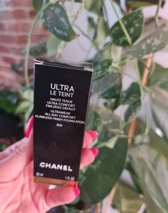CHANEL Ultra le Teint Foundation Shade B30 - Picture 1 of 3