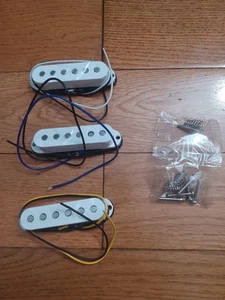 Vintage Alnico 5 Stratocaster Strat E-Gitarre Tonabnehmer Set mit weißen Abdeckungen - Bild 1 von 6
