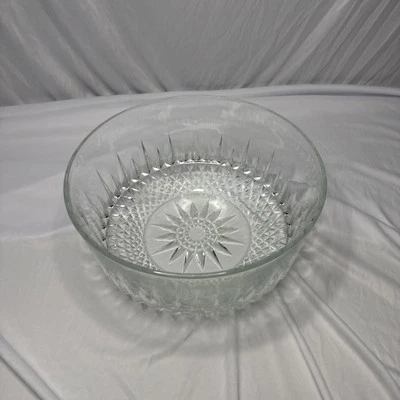 Vintage ARCOROC FRANCE Serving Salad Bowl LARGE 9" Crystal Starburst - Image 1 of 4