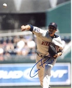 CARL PAVANO MINNESOTA TWINS SIGNED 8X10 PHOTO W/COA - Picture 1 of 1