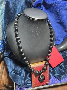 63,5g Viktorianische Antik WHITBY JET Halskette facettierte Perlen 25"/63,5 cm + Anhänger - Bild 1 von 14