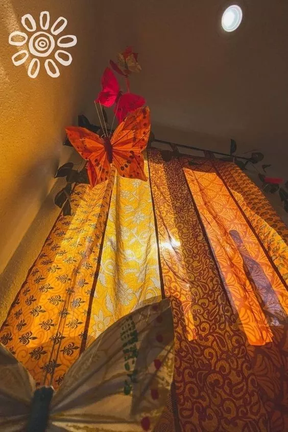 Cortina de retazos de sari indio cortina hecha a mano decoración de ventana cortina de seda sari boho Foto 1 de 4