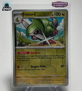 Fraxure 045/064 Holograma Inverso Pokemon Juego de Cartas Coleccionables: Tarjeta Fábula Cubierta COMO NUEVA ENVIADA HOY - Imagen 1 de 2