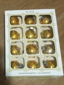 Scatola vintage di 12 palline di vetro natalizie oro Noelle ornamenti 1 3/4" MADE IN USA - Foto 1 di 4