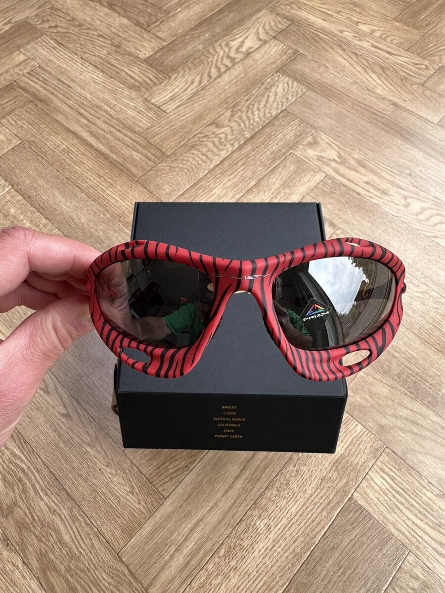 Preços baixos em Óculos de Sol Espelhado Oakley Racing Preços baixos em Óculos de Sol Espelhado Oakley Racing