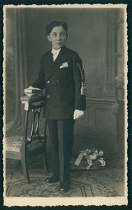 Edwardianischer Junge Vintage Privat Postkarte 1. Kommunion Echtfoto kleiner Mann Lächeln - Bild 1 von 2