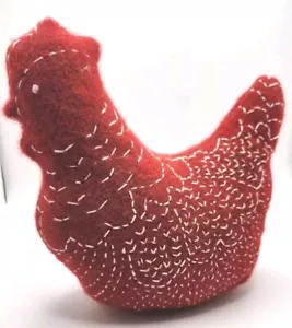 Roter Volkskunst Hühnerhahn mit weißem Nähdetail, gewichteter Unterseite - Bild 1 von 10