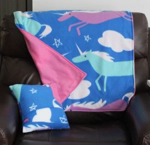 Lanzamiento de unicornio con almohada 12x12 verde azulado rosa 29 x 31 cochecito de bebé tiro polar - Imagen 1 de 5