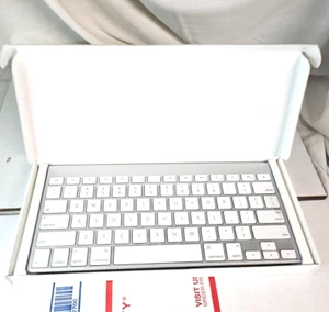 APPLE A1314 Wireless Mini Keyboard Bluetooth Qwerty (English) - Picture 1 of 5