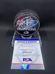 Joe Sakic Signed 2022 Stanley Cup Champions Hockey Puck PSA/DNA Avalanche - Picture 1 of 2