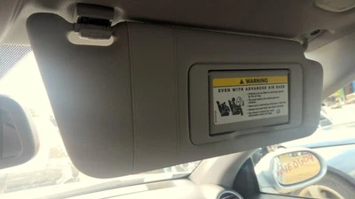 Parasol derecho usado se adapta a: Mercedes-benz Mercedes clk 209 2006 tipo iluminado Foto 1 de 4