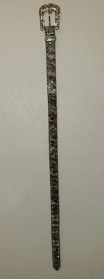 Cinturón 41" de cuero genuino con estrás con balas de imitación y pistolas de imitación Foto 1 de 4