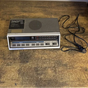 General Electric Radio Alarm Clock AM/FM GE 7-4663A vintage 1988 Tested & Works - Picture 1 of 3