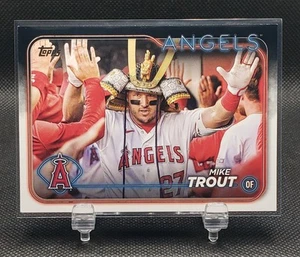 2024 Topps Series 1 - Mike Trout #27 Golden Mirror Image Variation SSP - Picture 1 of 6