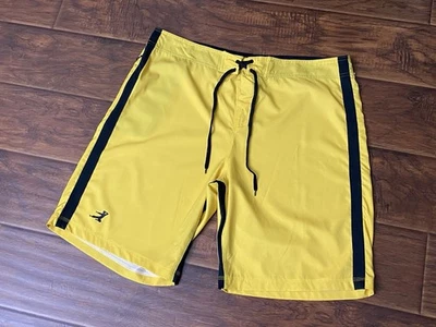 Pantalones Cortos Oficiales Bruce Lee Para Hombres Amarillo Sin Forro Bolsillo 7" Entrepierna Talla 38 - Imagen 1 de 4