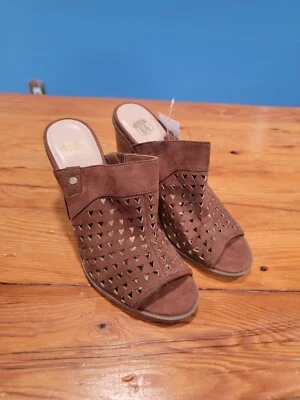 Sandalias perforadas Route 66 ~ Zapatos de tacón bloque de cuero con etiqueta 8M para mujer Foto 1 de 4