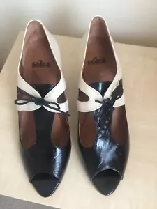 John Lewis Designer Ladies Black Patent & Cream Lthr Shoes Size 41 BN Pd £100 - Picture 1 of 12