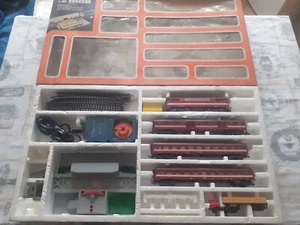 Lima treno rapido francese con BB 9200 rossa, un bagagliaio e due carrozze - Foto 1 di 2