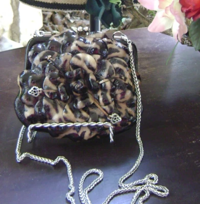 Bolso sin asas Brighton usado en excelente estado con estampado de tigre Rosalie/cuerpo X herrajes enchapados en plata de colección Foto 1 de 4