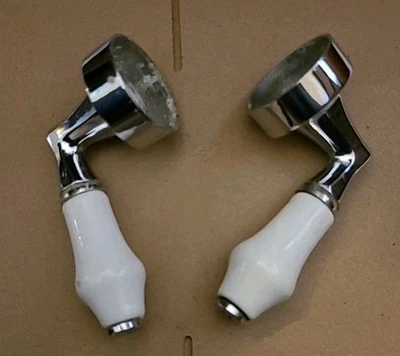 Manijas de grifo vintage 2 manijas de grifo antiguas plateadas y blancas para fregadero Foto 1 de 4