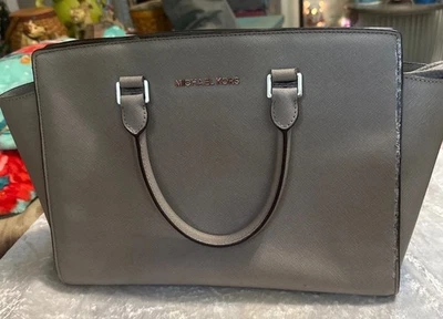 Michael Kors gray purse - Image 1 of 4