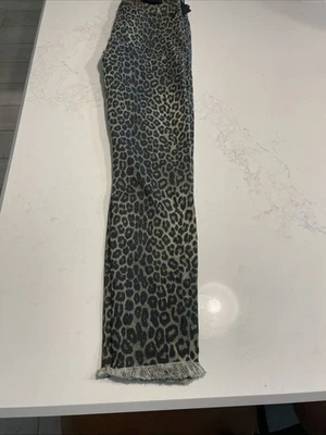 Pantalones de mezclilla con estampado de leopardo Black Orchid Los Angeles de lujo suaves acampanados dobladillo crudo para mujer 27 Foto 1 de 4