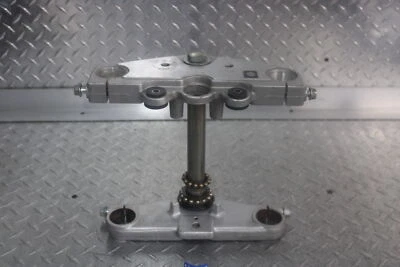 Suzuki GZ250 2004 horquilla delantera triple abrazadera vástago de árbol 51410-12FA0 Foto 1 de 4