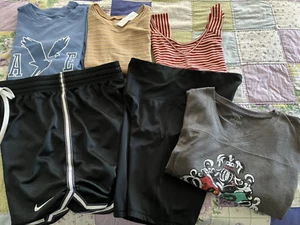 American Eagle Junior Girl Lot Of 3 Short Sleeve Tops size S-M & 2 pair shorts - Picture 1 of 24