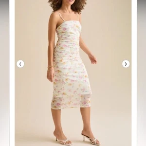Vestido midi floral amanecer amarillo mantequilla ruche elástico solero novia ducha boda L - Imagen 1 de 11