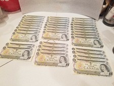 Lot of 36 Canada one 1 dollar banknote bill currency AU canadian 1973, prtl seq 