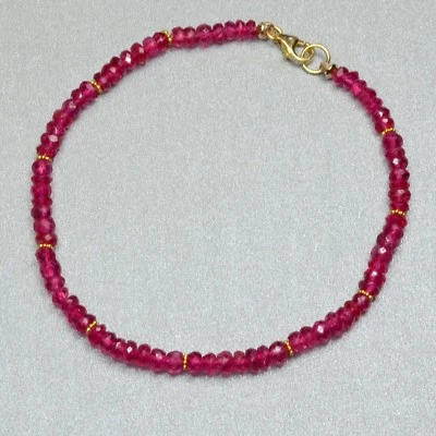 Brazalete de cuentas de rondelle facetadas de espinela roja de oro macizo de 18 quilates de 7" de largo Foto 1 de 4